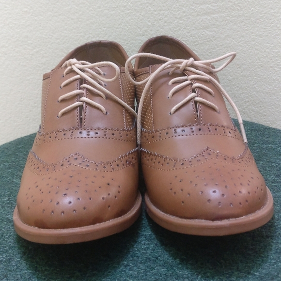 🆕 Casual Oxford Brogue Shoe - Picture 2 of 8